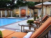 News_Hotel pools_Hotel Granduca_lounge chairs