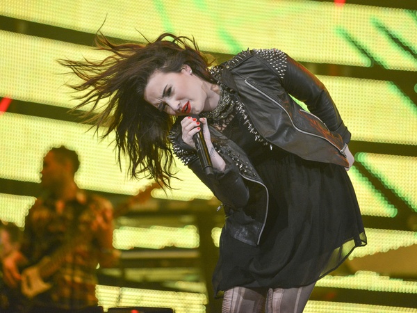 Demi Lovato hair