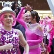 News_Pink Well_Flash Mob_Lester Smith_Sue Smith_June 2011