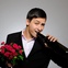 News_man_flowers_wine