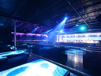 Places_Drinks_Nox Bar_dance floor