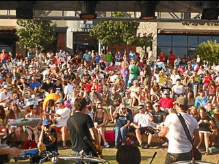 crowd at Hill Country Galleria Independence Day Festival