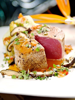 News_Eddie V's_tuna steak