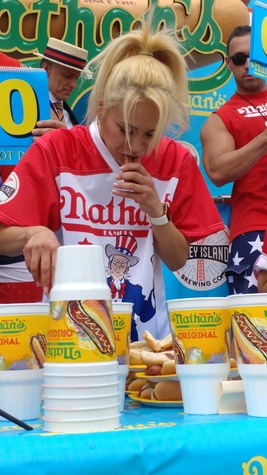 female hot dog eating contest winner hot dog king joey chestnut breaks record in super bowl of female hot dog eating contest winner hot dog king joey chestnut breaks record in super bowl of